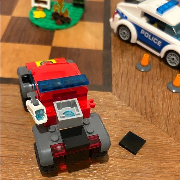 Lego sets: 60239 city police patrol car & 60393 fire rescue truck - Picture 9 of 11